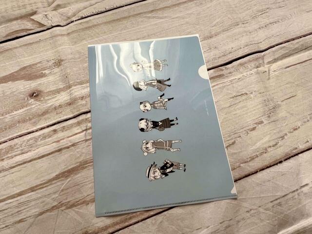 A4の用紙を入れてみました。少しはみ出してしまうため、B5以下のサイズを収納するのがおすすめ