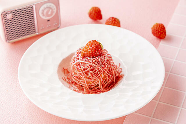 「しぼりたて！いちごモンブラン」＜期間：2026年3月12日～5月10日＞【ヒルトン名古屋のストロベリースイーツビュッフェ第2弾は、ノスタルジックにときめく、レトロポップないちごの世界♪】