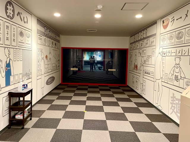 【本所防災館】「フードコートで火災が発生した」という設定で煙体験。ガラスの向こう側が避難通路です