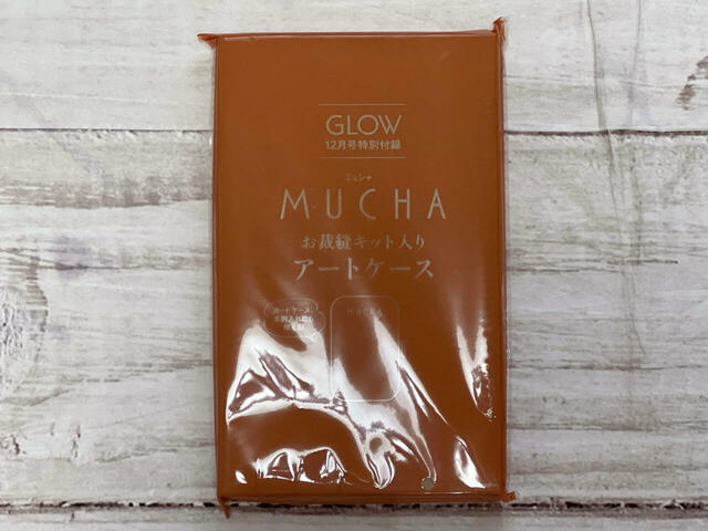 付録は『MUCHA（ミュシャ）お裁縫セット入りアートケース』