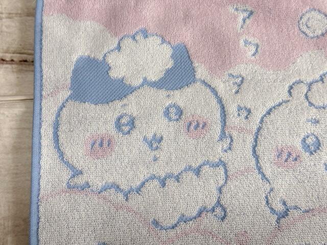 泡風呂を楽しむハチワレ。いつも以上にほんわかしたお顔がかわいすぎる…！