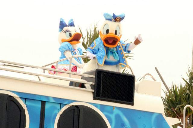 ドナルドとデイジー - We are One 豊見城パレード