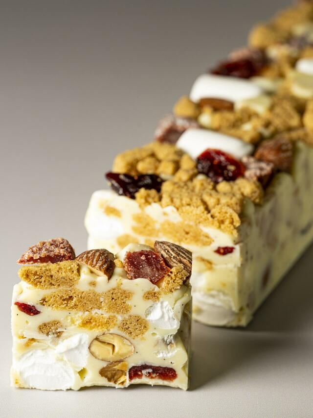 「Chocolat Bar」<価格:2本入 842円(税込)〜>【至福のスイーツ大集合!JR東京駅「グランスタ東京」銀の鈴エリアに新商品を含む“とっておきスイーツ”が続々登場!】