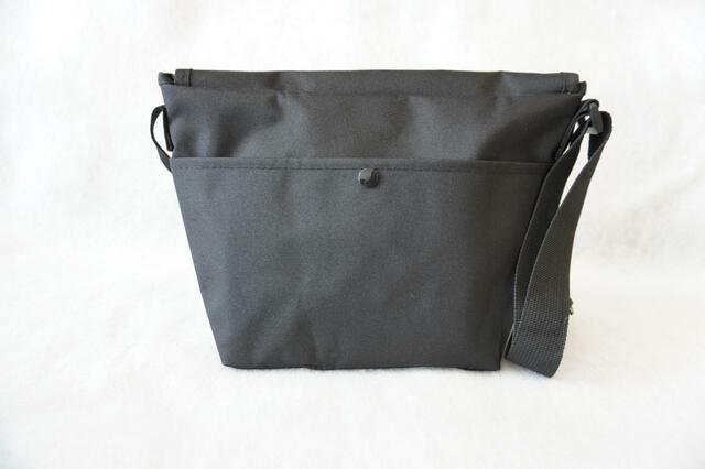 【Disneyland Paris Shoulder Bag Book】バッグ後ろからとったところ