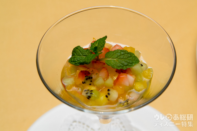 マチェドニア｜“クリスマス・ファンタジー”スペシャルディナー エメラルド 15,000円｜ディズニーアンバサダーホテル「エンパイア・グリル」