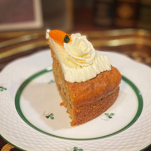 「＜TEAVRIL(テヴリル)＞キャロットケーキ」＜価格：630円＞【魅惑の英国菓子「スコーン・ウェルシュケーキ・ファッジ」も！日本初上陸スイーツも楽しめる「英国展 日本橋三越本店 2024」開催】