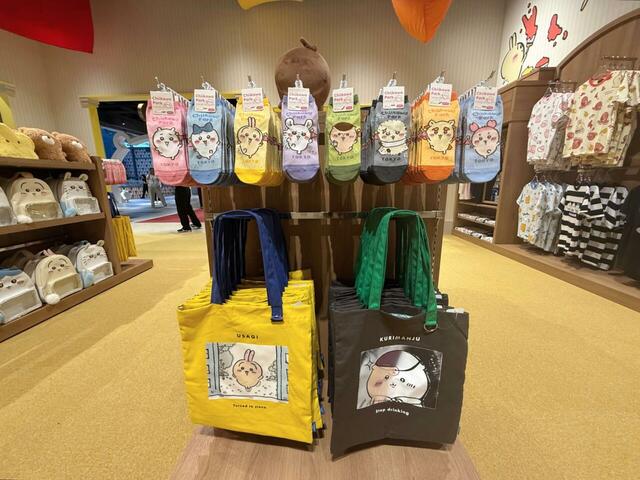 トートバッグやソックスも購入可能♪