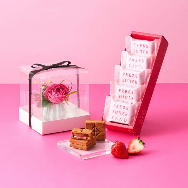 【母の日スイーツ2025／BAKE】「バターサンド〈贅沢いちご〉5個入＆ギフトローズ」￥6,380