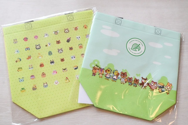 【ファミリーマート Mitea ORGANIC「どうぶつの森」コレクション】対象商品を2個買うともらえる、使い勝手抜群のオリジナルトートバッグ。爽やかなスカイブルーと、温かみのあるグリーンの2種類のパターンを展開。