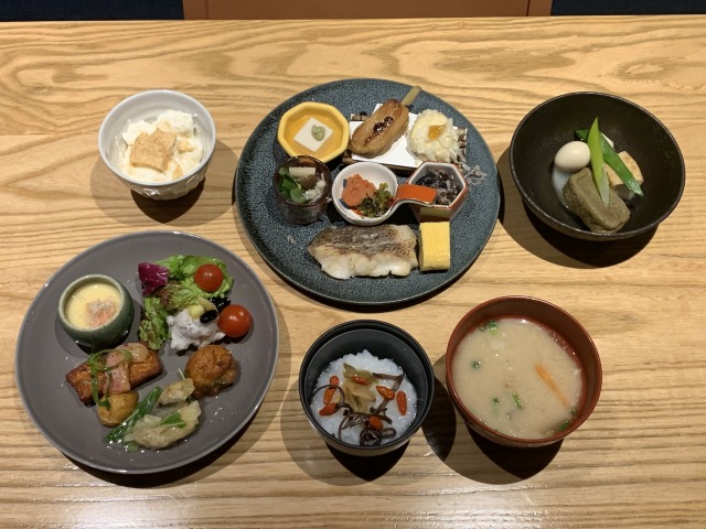 こだわりの味をひと皿にまとめた「新町別邸 僧伽小野八寸」など