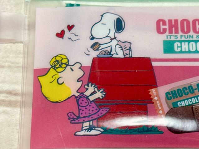 サリーにバレンタインスイーツを渡すスヌーピーのイラスト入り♪