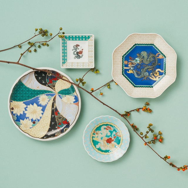 大皿 ¥5,500、豆皿 ¥1,650、小皿 ¥1,980、中皿 ¥4,400