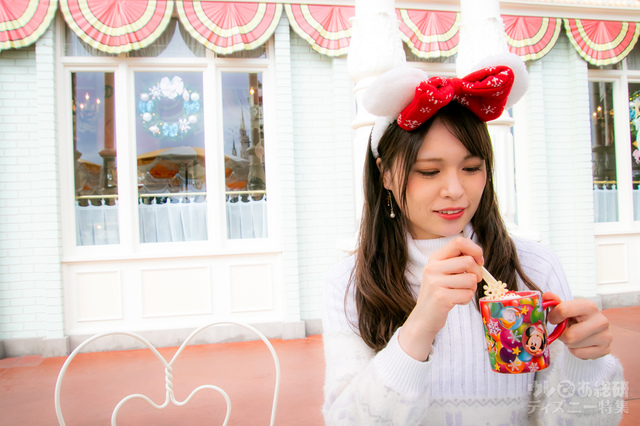 アップルゼリー＆ミックスベリームース、スーベニアカップ付き 780円