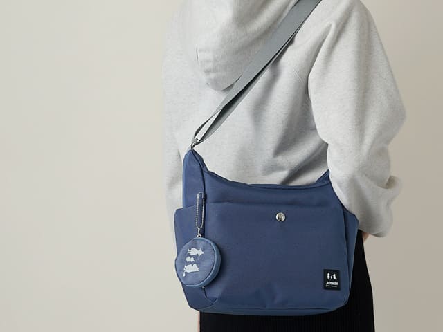 【ムーミン ショルダーバッグ】カジュアルに楽しみたいアッシュブルー