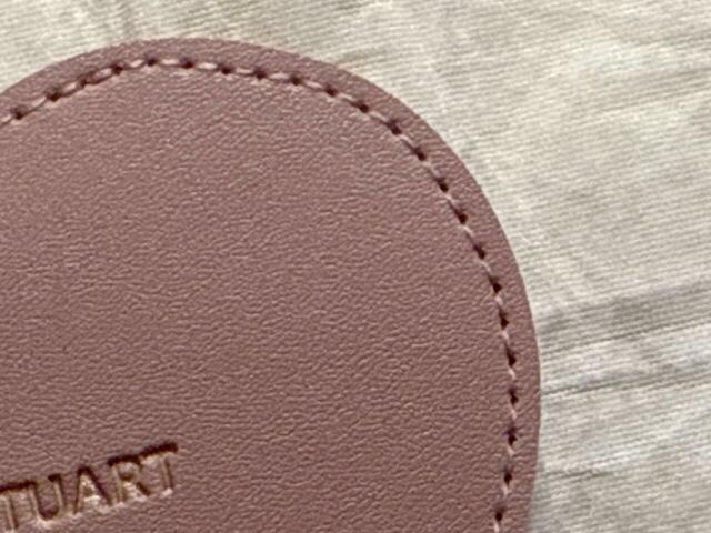 素材はPVC。リッチなレザー調の生地です