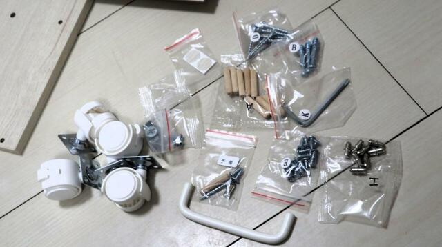 【ニトリ トイレ収納・フィーノ2】ネジ類の種類は多めですが、組み立て方はシンプルです！