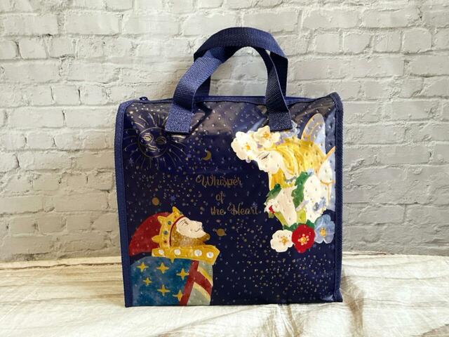 550mlのペットボトルを6本収納してもファスナーはしっかり閉まります！