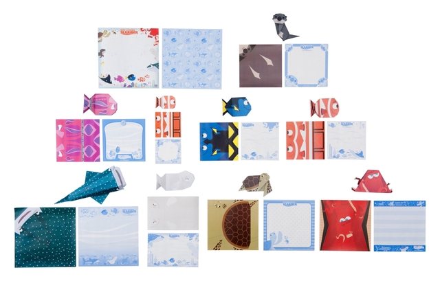 メモ 1,080円｜（収納ケース）高さ約16×幅約21.5×奥行き約3.5cm、（メモ）横約6〜14cm、収納ケース1箱、オリガミメモ10種類各5枚、ノーマルメモ1種類10枚、折り方説明書1冊｜2017年4月24日（月）発売｜エンポーリオ｜東京ディズニーシー「ニモ&フレンズ・シーライダー」