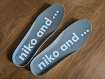 【niko and… オリジナルオーガニックレースアップスニーカー】インパクト大のインソール!取り外し可能です