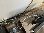 【整理前】配線コードでぐちゃぐちゃになりがちなテレビ裏