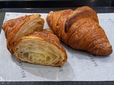 【ブルディガラ パティスリー】一番人気のクロワッサン。そのおいしさは、焼色と複数の層にもあらわれている