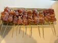 【ロピア 冷凍国産焼鳥】10本を並べると圧巻のボリューム感!これだけあれば夕ごはんのおかずにもおつまみにも、家族みんなで楽しめます!
