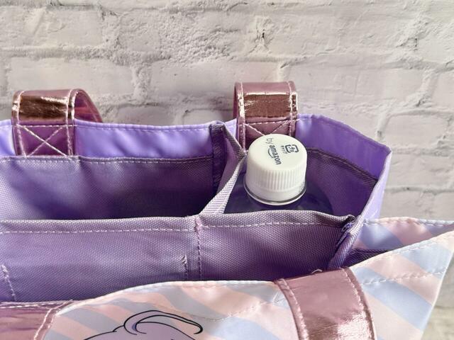 背面側右のポケットには550mlのペットボトルがすっぽり入る！