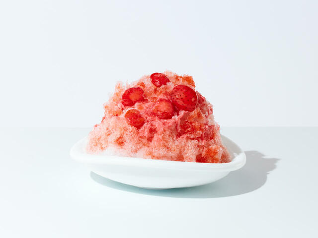 「ミニいちご」＜価格：490円（税込539円））＞【これは奇跡のようなくちどけ！かき氷を超えた贅沢スイーツ！ココスの「純氷ふわふわかき氷フェア」】