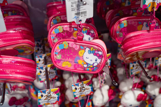 ポーチキーチェーン 2,300円｜ユニバーサル・スタジオ・ジャパン25周年グッズ