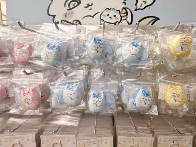 ちいかわグッズの中では定番のお守りも！おまるに座ったちいかわたちがすっきり健康を祈ってくれますよ♪