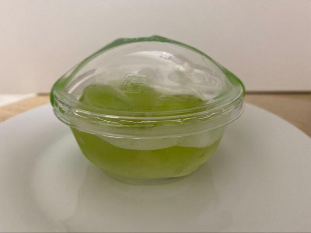 【シャトレーゼ　旬の雫　山梨県産シャインマスカット】爽やかな見た目で残暑が厳しい季節の手土産にもピッタリ