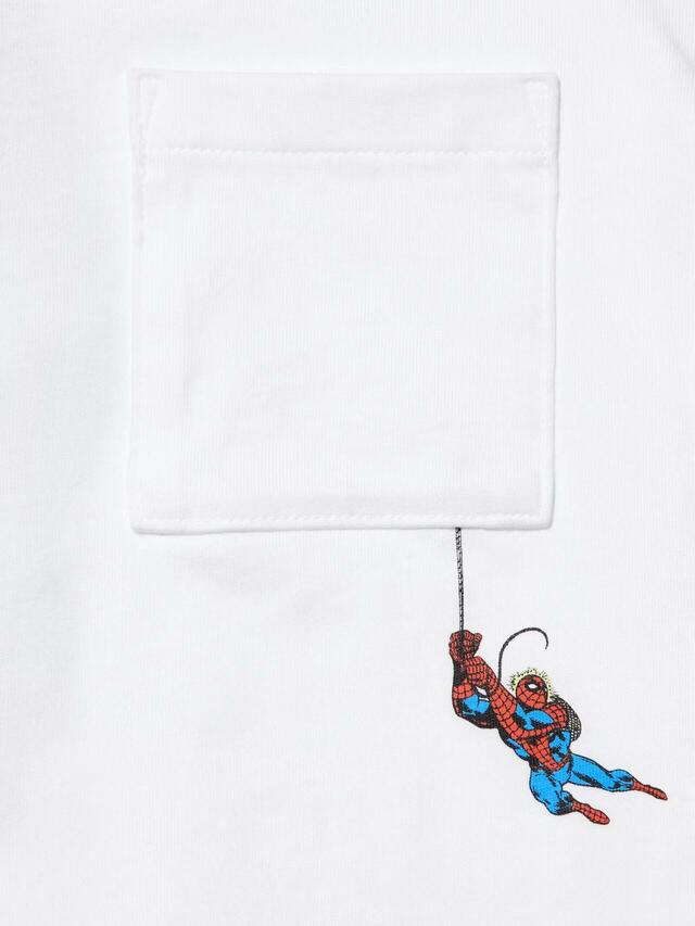 グラフィックTシャツ ¥990｜ユニクロ UT ディズニー「マジック フォー オール アイコンズ」