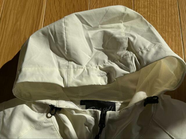 【ワークマン トラベルシェルウォームジャケット】アジャスターのひもを最大に伸ばした状態