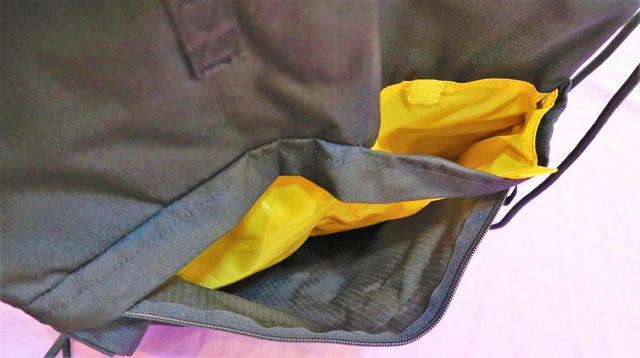 【IKEA VARLDENS ヴェルデンス ジムバッグ】外の右側にあるもう1つのポケット