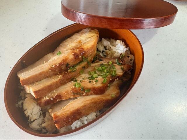 【ロピア やわらか焼豚めし】冷めてもやわらかさをキープ♪お弁当にもおすすめです！