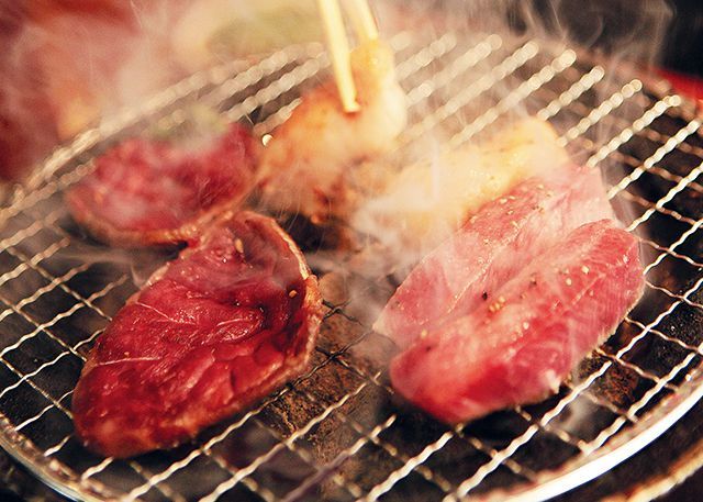 関西ホルモンの名店11／電撃ホルモン ツギヱ（天満）　千本スジ 700円、リードボー（シビレ） 420円