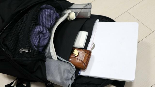 【ニトリ デコホーム　軽くて背負いやすい 2ルームリュック】すべて問題なく入りました！14インチのノートPCも入るスリーブのほか、内ポケットも計3つあり充実しています◎