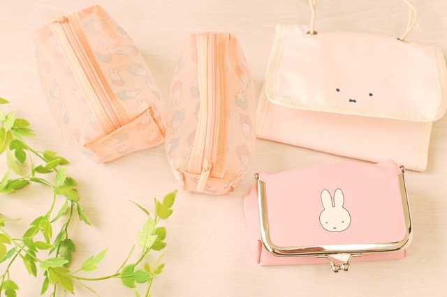 【宝島社『素敵なあの人 2026年3月号』特別付録】同時発売の『素敵なあの人 2026年3月号増刊』特別付録は、「miffy ミラーつき がま口型 コンパクトポーチ」