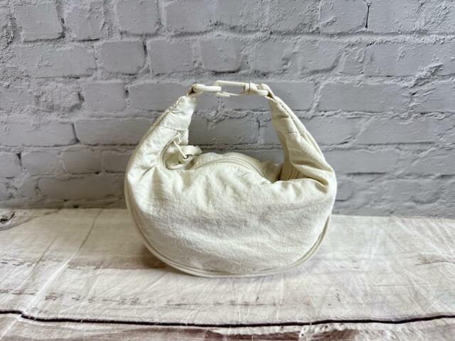 アレンジした手持ちバッグに荷物を入れてみました