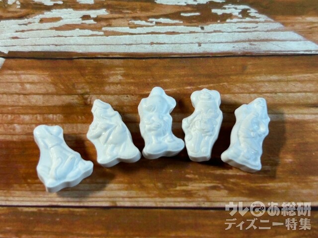 ディズニーランド・リゾート70周年グッズ　キャラクターの後ろ姿もかわいいミント