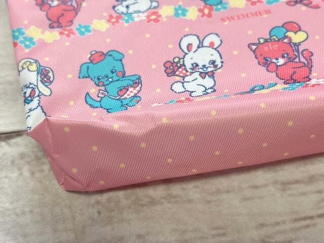 マチ付きですが、スリムなためバッグの隙間に入れやすい！