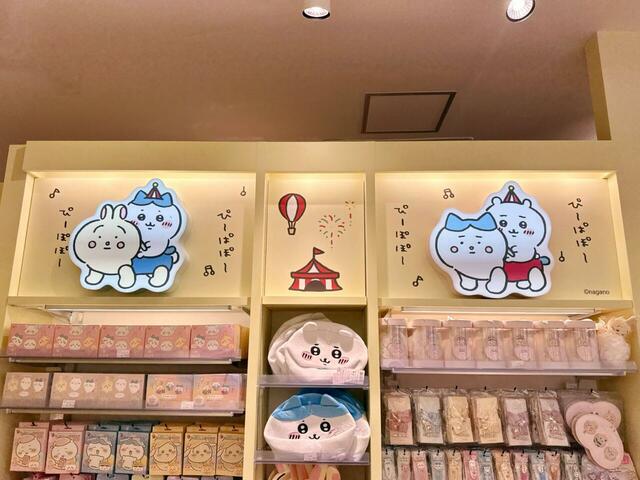 【ちいかわらんど 原宿店】店内の装飾が一新されても、ちいかわらんど初期のイラストも用いられているのがうれしい!