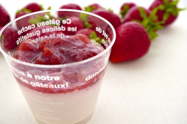 成城石井自家製 佐賀県産いちごさんのミルクプリン