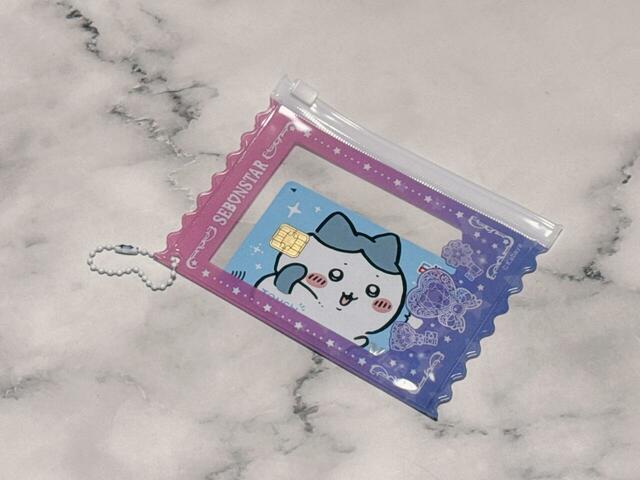 クレジットカードを入れてみました。ラクラク入る大きさなので、カードケースとして使っても◎