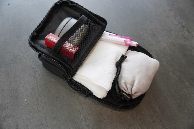 メッシュポケット付き