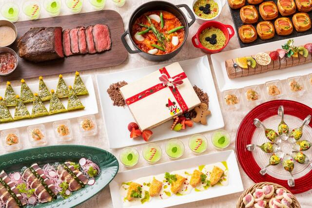 “ディズニー・クリスマス”ランチ/ディナーブッフェ 7,200円｜東京ディズニーランドホテル 「シャーウッドガーデン・レストラン」｜東京ディズニーリゾート・バケーションパッケージ｜スペシャルイベント「ディズニー・クリスマス」｜東京ディズニーリゾート40周年“ドリームゴーラウンド”