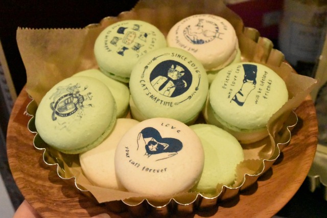 ネコがプリントされたマカロン