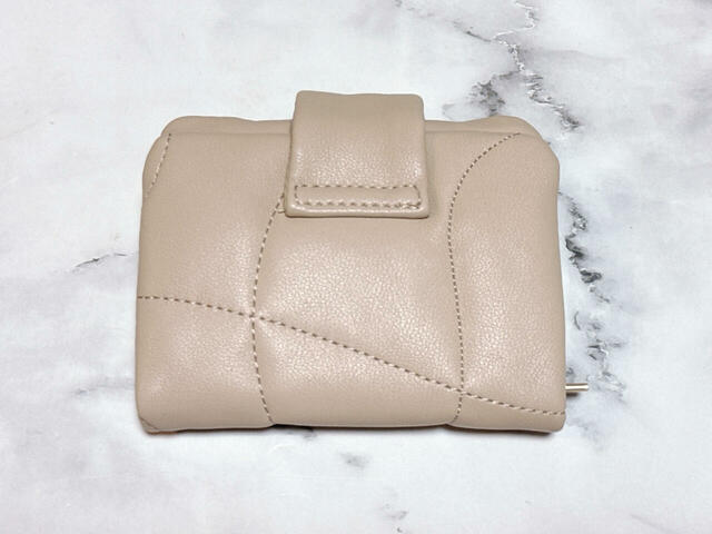 背面もおしゃれなニュアンスキルティングデザイン