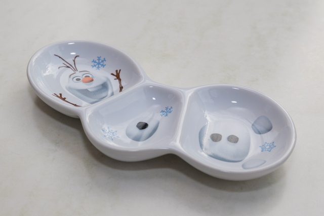 オラフもち、スーベニアプレート付き|東京ディズニーランド 2016年「アナとエルサのフローズンファンタジー」|撮影:YOSHI