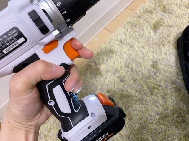 【アイリスオーヤマ 充電式ドライバドリル JCD28-C】重すぎず扱いやすい